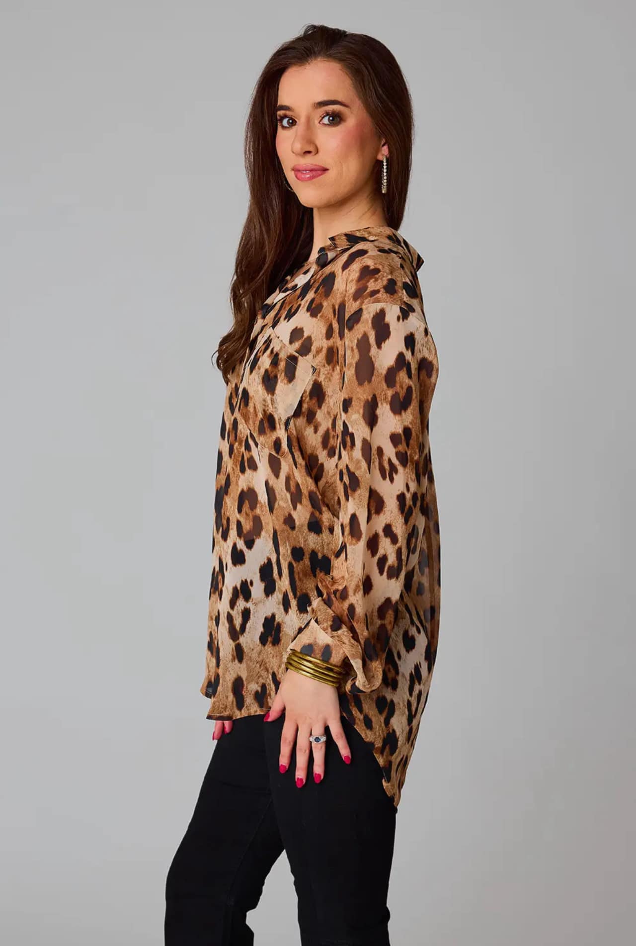 Unleash Your Inner Fashionista with the Portia Prowl Long Sleeve Animal Print Button Down! 🐆✨